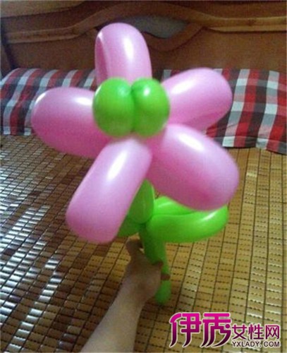 气球花式的做法教你一步一步做花朵气球