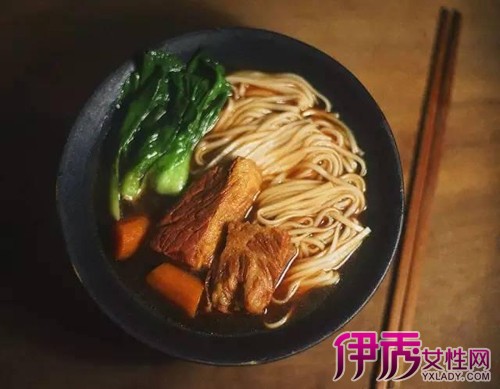 李晨开面馆遭吐槽 还不如自己动手做碗牛肉面