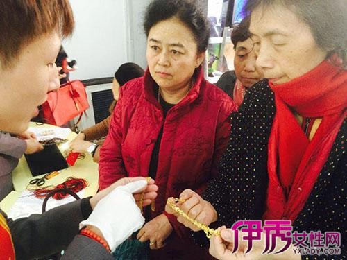 爱在菜百 金质服务进社区